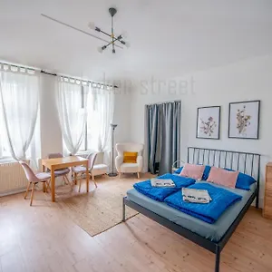  Apartmán Cozy Close To Palmovka
